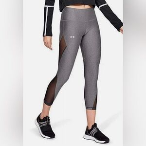 UNDER ARMOUR Women’s HeatGear Compression Capri Leggings Gray Black